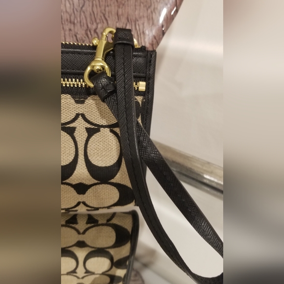 COACH Signature C Zippy Wallet Never Used - Picture 6 of 9